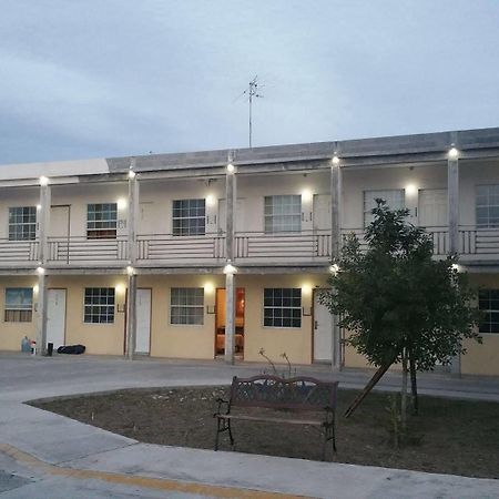 Hotel Estrella ماتاموروس المظهر الخارجي الصورة