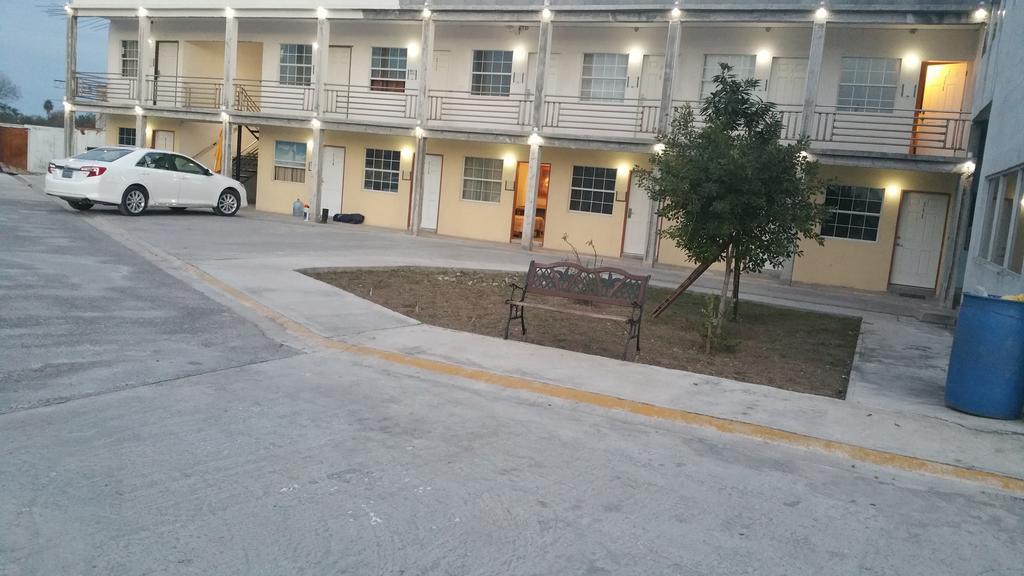 Hotel Estrella ماتاموروس المظهر الخارجي الصورة