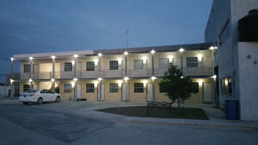 Hotel Estrella ماتاموروس المظهر الخارجي الصورة