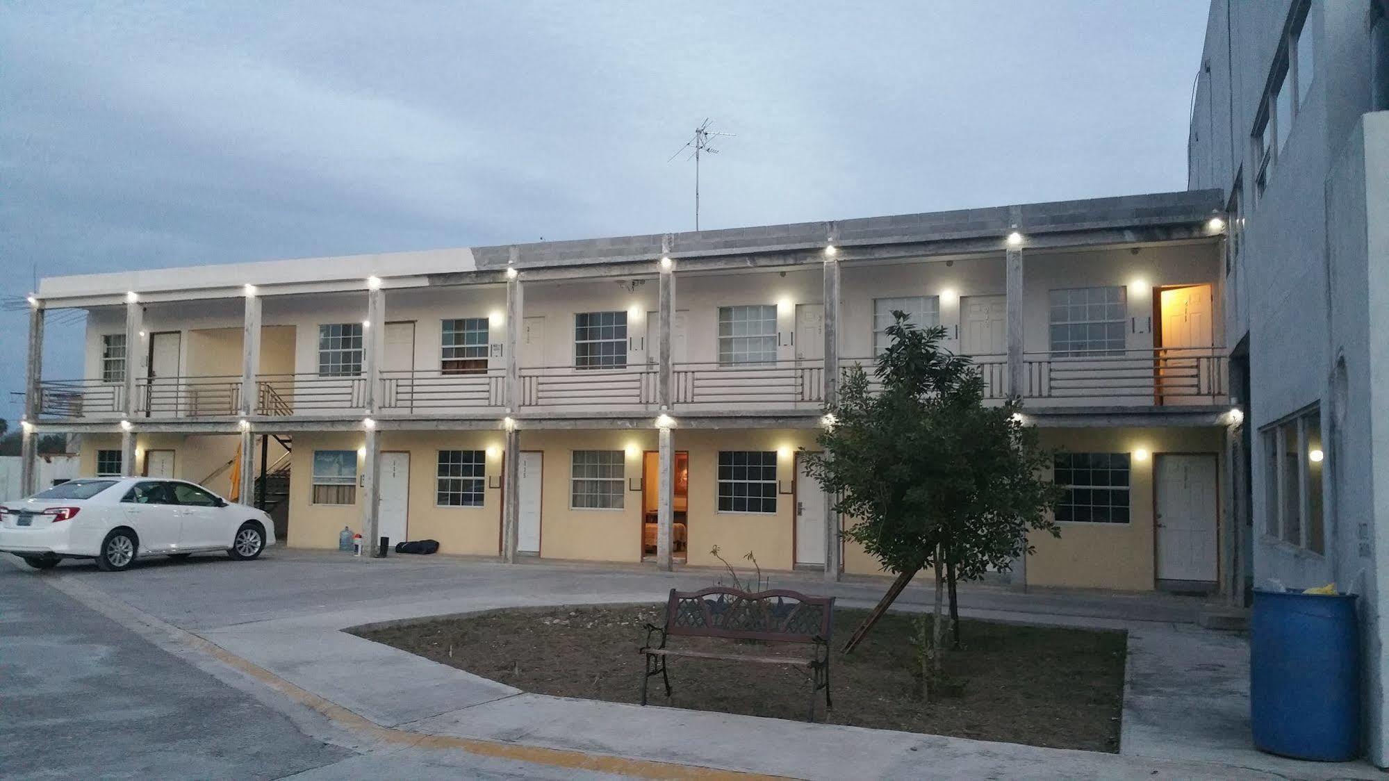 Hotel Estrella ماتاموروس المظهر الخارجي الصورة